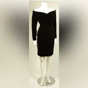 Oscar de la Renta brown Velvet dress great condition, tailored around the waist